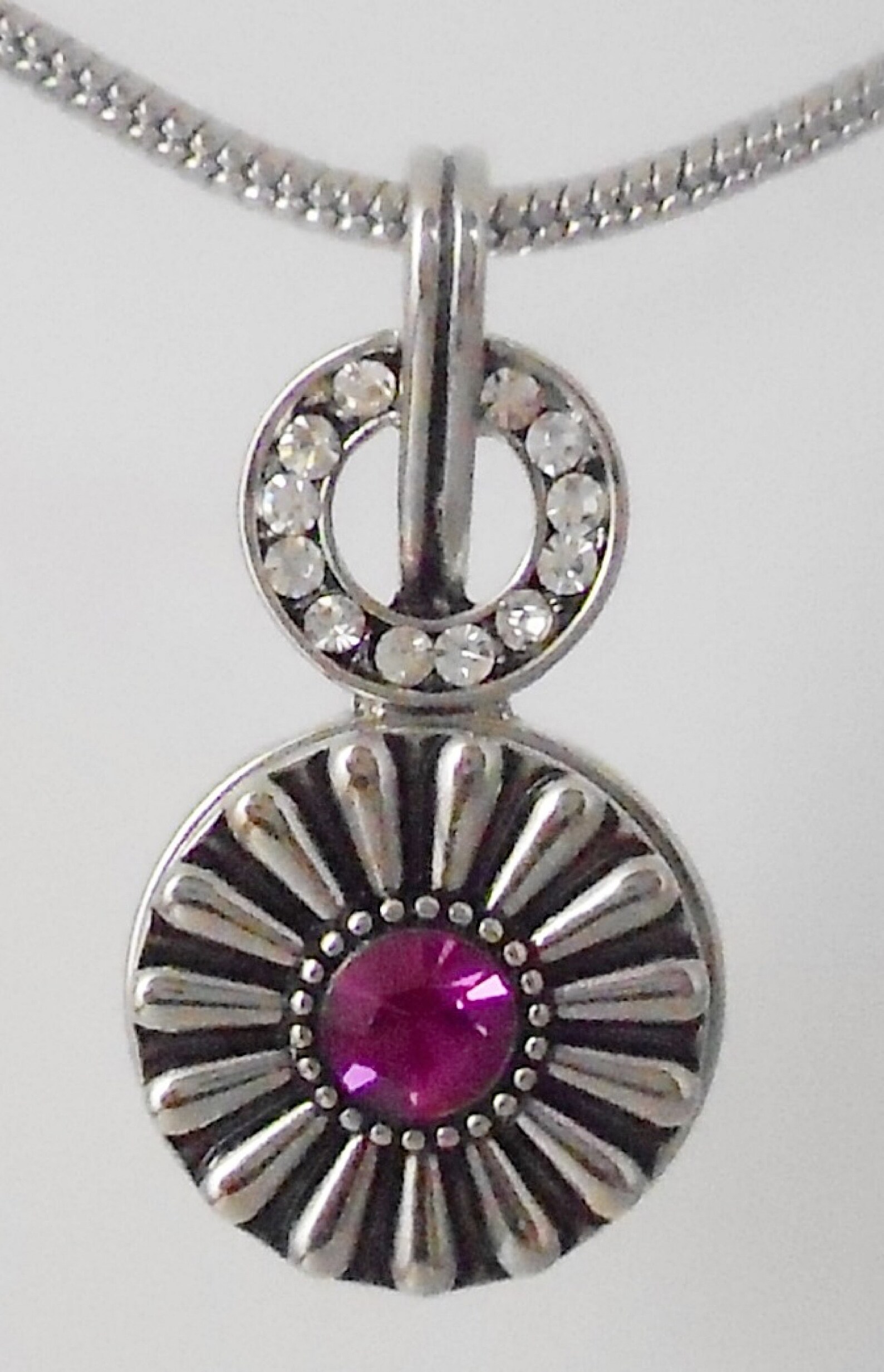 Snap Button Jewelry, Fuchsia Daisy Snap Charm,fits on Ginger Snaps