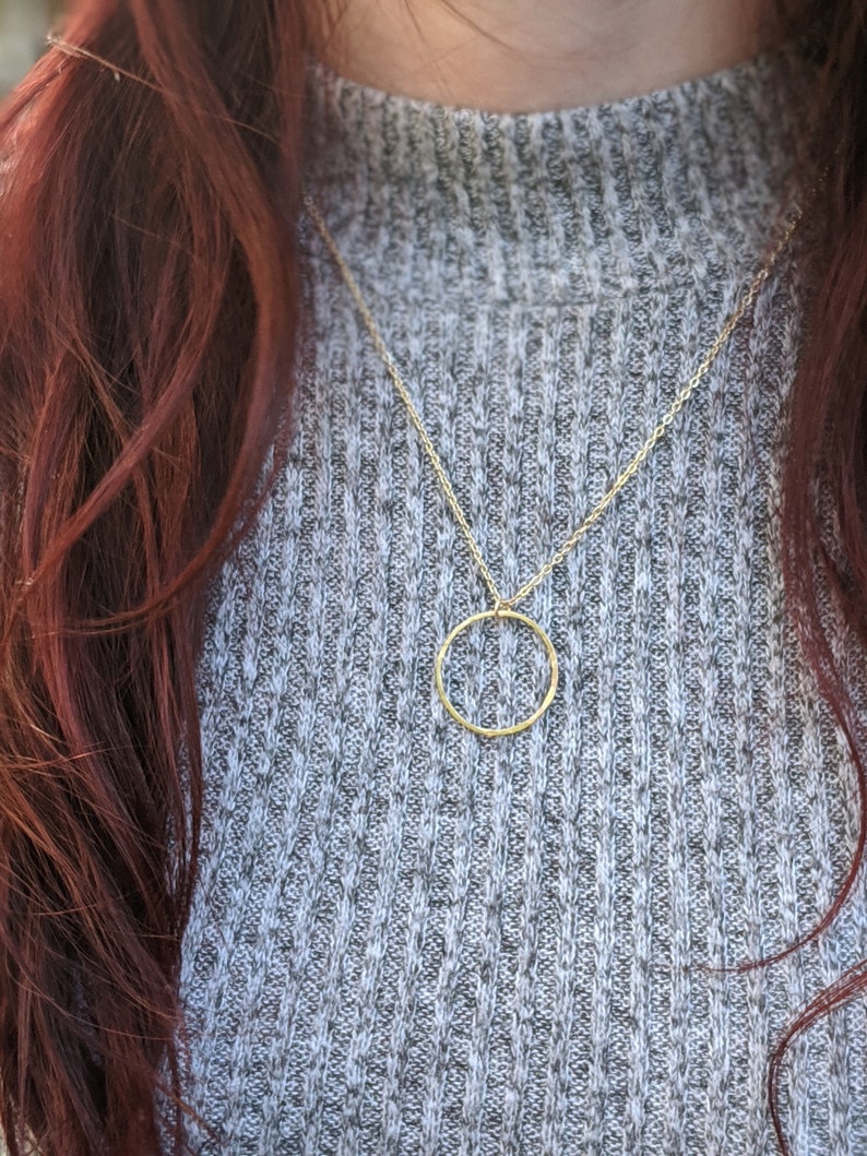 Moms Gold Hammered Circle Pendant Teenager Best Friend Gifts Beautiful Circle Infinity Jewelry for Women 14k Gold Filled Necklace