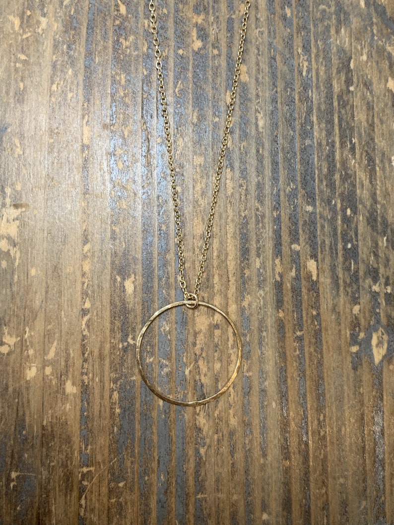 Moms Gold Hammered Circle Pendant Teenager Best Friend Gifts Beautiful Circle Infinity Jewelry for Women 14k Gold Filled Necklace