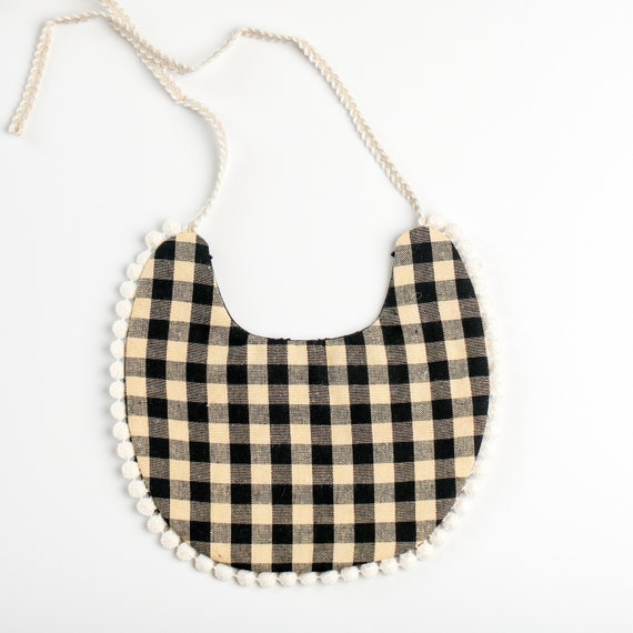 pom pom bib