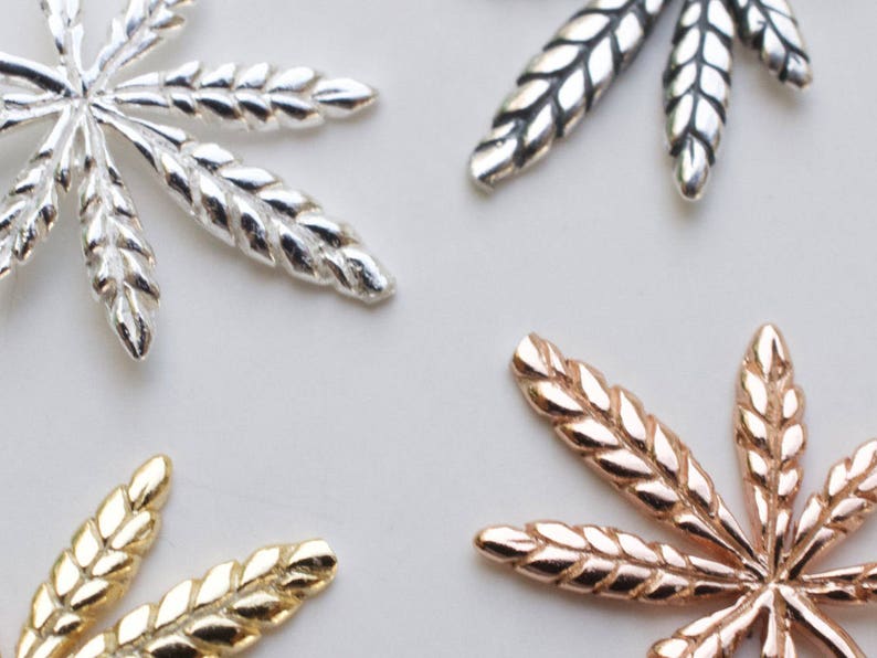 Sterling Silver Cannabis Leaf Charm Bracelet – Marijuana Jewelry immagine 5