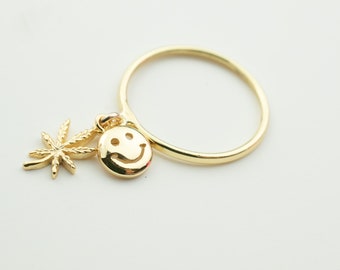 Anillo con carita sonriente – Charm de hoja de cannabis en plata vermeil