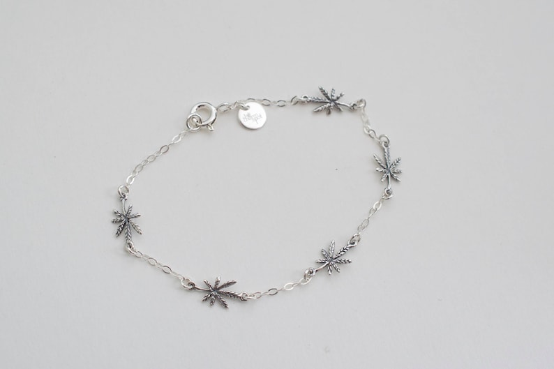 Sterling Silver Cannabis Leaf Charm Bracelet – Marijuana Jewelry immagine 1