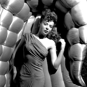 Ida Lupino - Hollywood Actress and Legend - 24 Photo Trading Cards Set - Classic Movie Legends Collection - Glamour Photography
