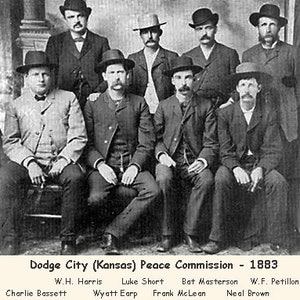 Wyatt Earp y los representantes de la ley del Viejo Oeste - Set de 16 tarjetas coleccionables - Fotos de los famosos representantes de la ley del Viejo Oeste - Regalo de Leyendas del Viejo Oeste