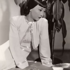 Anna May Wong - Chinese-American Actress and Model - 40 Photo Trading Cards