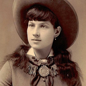 Annie Oakley - 8 Trading Card Set - Photos and Art of the Famous Icon of the Old West