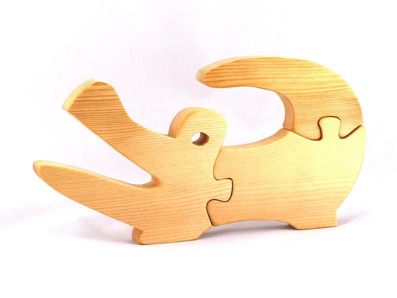 A 10-inch long wooden alligator puzzle for younger kids handmade and smoothly finished. This simple puzzle has three pieces, easy-to-grasp, interlocking, chunky, freestanding pieces. It is made to order.