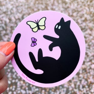 Sticker rond chat noir papillon