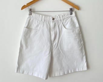 Pantalones cortos blancos de pana de talle alto: ropa de playa de algodón estilo años 80