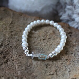 Pearl Bracelet with Cross Clasp