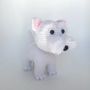 Crochet amigurumi pattern: White furry dog