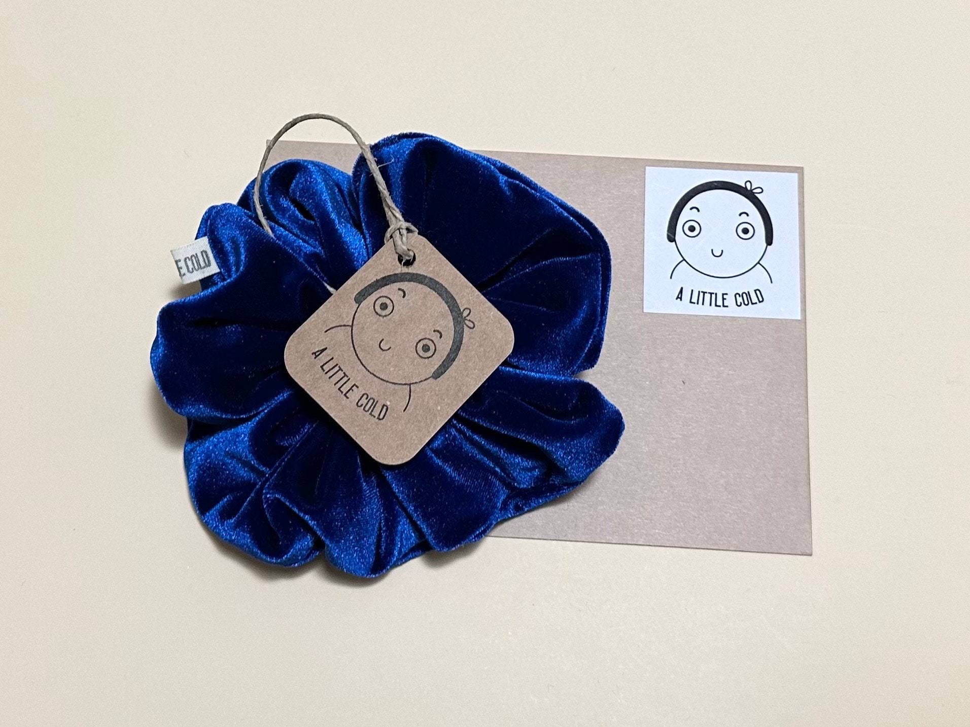VELVET SCRUNCHIE COOL BLUE VELVET SCRUNCHIE COOL BLUE