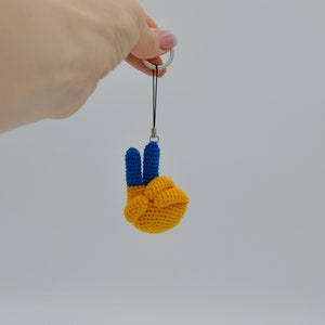 Chaveiro de crochê, chaveiro fofo, chaveiro mochila, chaveiro kawaii, bandeira ucraniana, vendedores ucranianos