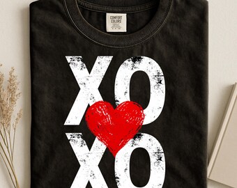 XOXO PNG, maglietta di San Valentino PNG, design di maglietta rovinata, download digitale di maglietta retrò di San Valentino
