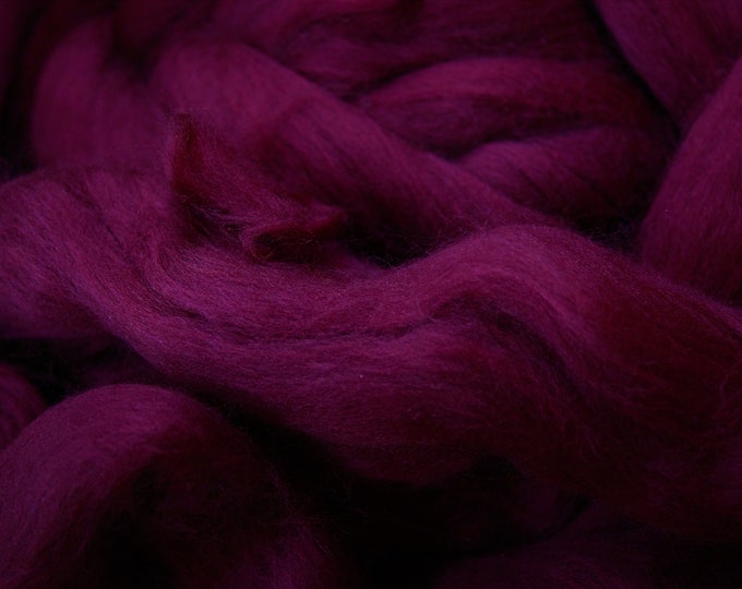 Superwash lambswool roving choose burgundy or navy blue color, very soft free shipping offer