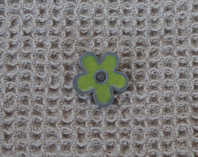 Green enameled flower button from Danforth vintage design Made in the USA