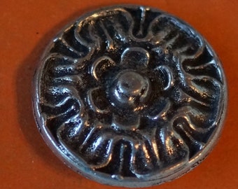 Flower pewter buttons