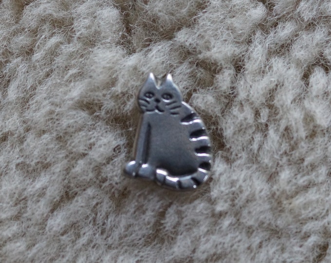 Barn Cat pewter Danforth vintage buttons made in the USA
