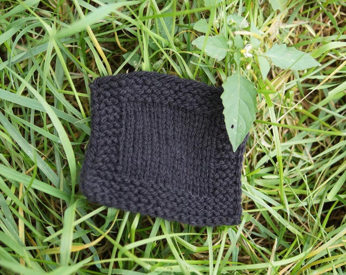 black worsted weight Lopi style USA made farm yarn