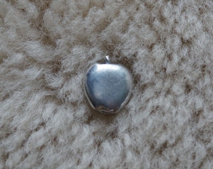 Apple button Danforth pewter vintage uncirculated Made in the USA