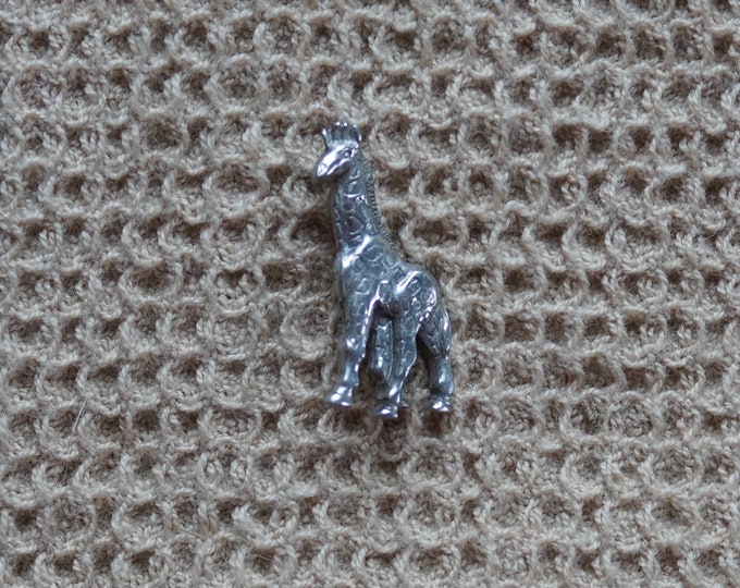 Giraffe Danforth pewter vintage button made in the USA small business