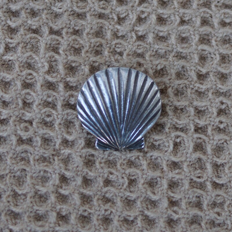 Scallop Shells Button - Etsy