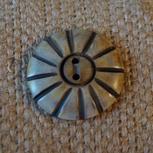 Horn Button: African Flower button