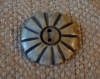 Horn Button: African Flower button
