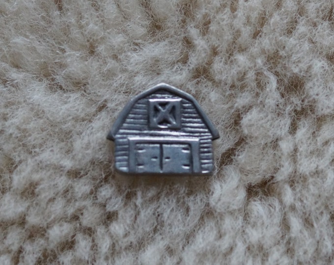 Barn Danforth vintage pewter button made in the USA