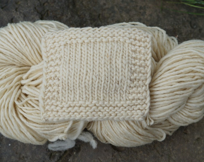 White three strand lopi style worsted weight wool Americanfarm yarn