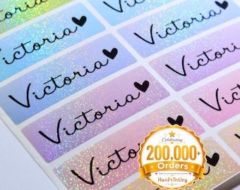 Glitzernde, wasserfeste Namensaufkleber in Regenbogenfarben: Personalisierte Kinder-Etiketten von HanPrinting, 47 mm x 15 mm (1,85" x 0,5625")