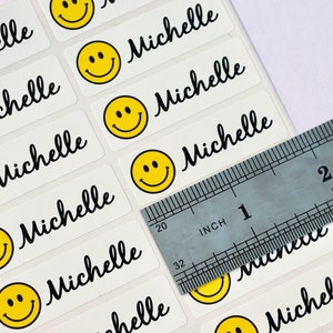 Wasserdichte Namensaufkleber für Schule & Kita - Weiß mit Smiley-Gesicht - Individuelle Etiketten - Schuletiketten Hanprinting