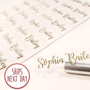 Pegatinas de nombre elegantes, transparentes, impermeables y con tinta dorada para etiquetas de negocios, escuelas y guarderías. Etiquetas personalizadas largas impresas a mano.