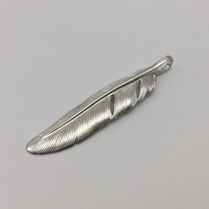Handmade Sterling Silver Feather Pendant – Elegant and Timeless Jewelry – Nature-Inspired Design – Unisex Necklace Charm