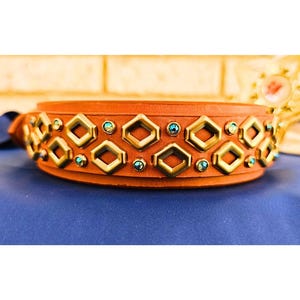 The Fame Hundehalsband - Handgefertigtes Hundehalsband aus hellbraunem Leder mit Nieten, personalisiertes Hundehalsband, benutzerdefiniertes Hundehalsband, benutzerdefiniertes Lederhundehalsband