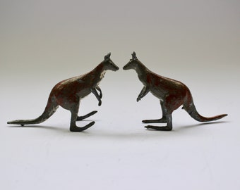 Britains Kangaroo's, Two Lead Zoo Animals Models of a Pair of Kangaroos,