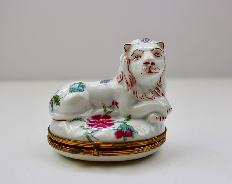 Milf fuck in ass Asian lion figurines porcelan