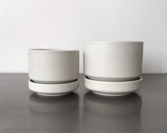 Vintage Arabia Finland Ceramic Planter and Drip Plate Pair // Set of Two 2 // Richard Lindh // White Flower Plant Pot // Minimalist Design