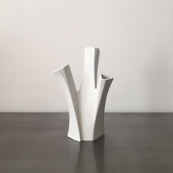 Vintage Sgrafo Modern 2018 Vase // Peter Müller // Korallenform Coral // Biomorphic Design // West German White Porcelain
