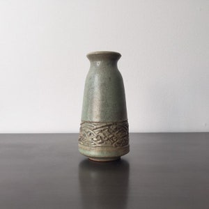 Early Chris Hierlihy Pottery Vase // New Brunswick Studio Pottery // Sgraffito Design // Matte Glaze Red Clay // Weed Pot Bud Vase