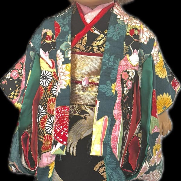Abrigo kimono de algodón fabricado en Japón con estampados tradicionales de estilo japonés.