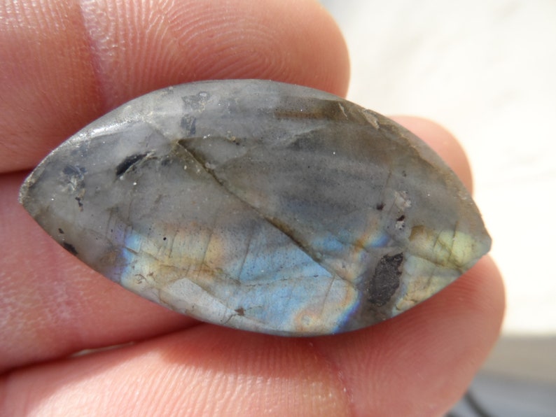 Labradorite stone 9.4g