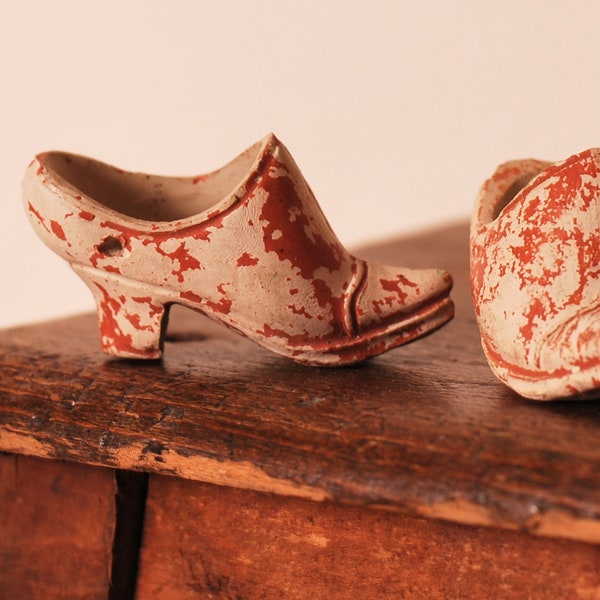 Miniature antique chaussures céramique