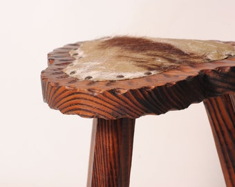 vintage wooden stool:rural wooden bench