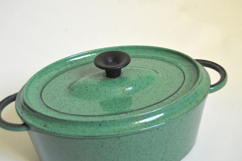 Green enameled cast iron casserole dish image 6