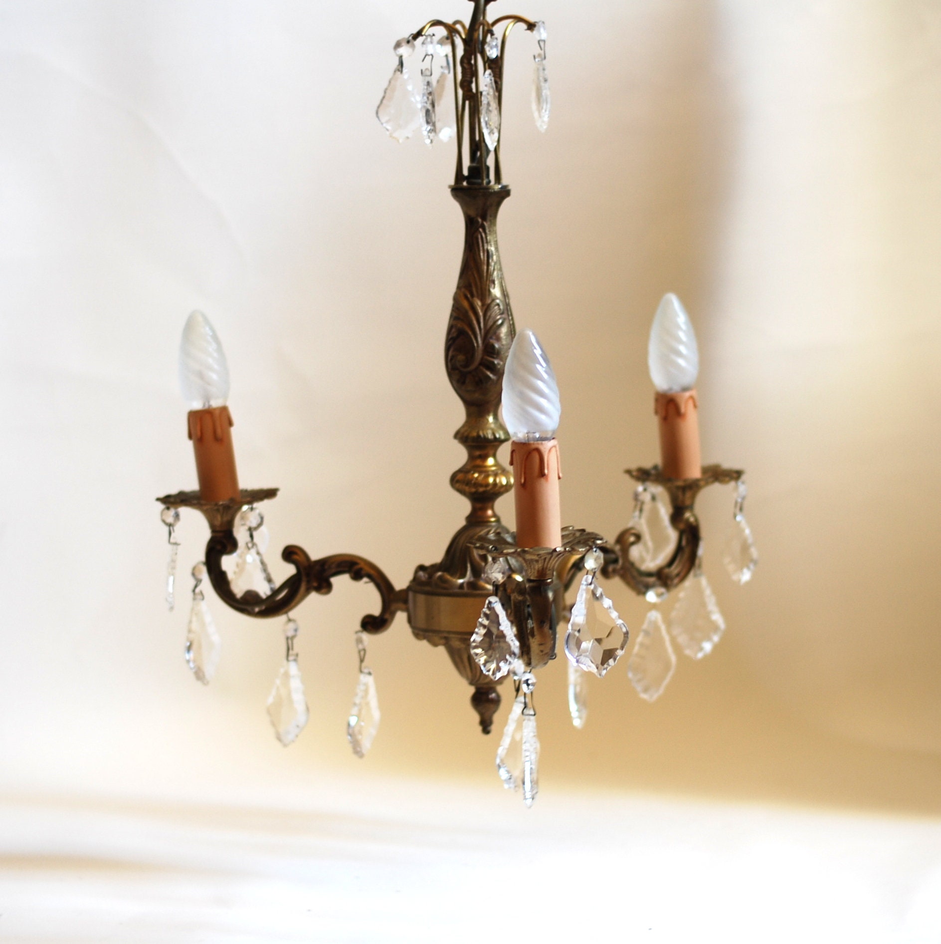 Lustre à Pampilles Bronze Et Cristal 5 Lumières - Hauteur 65 Cm - Occasion