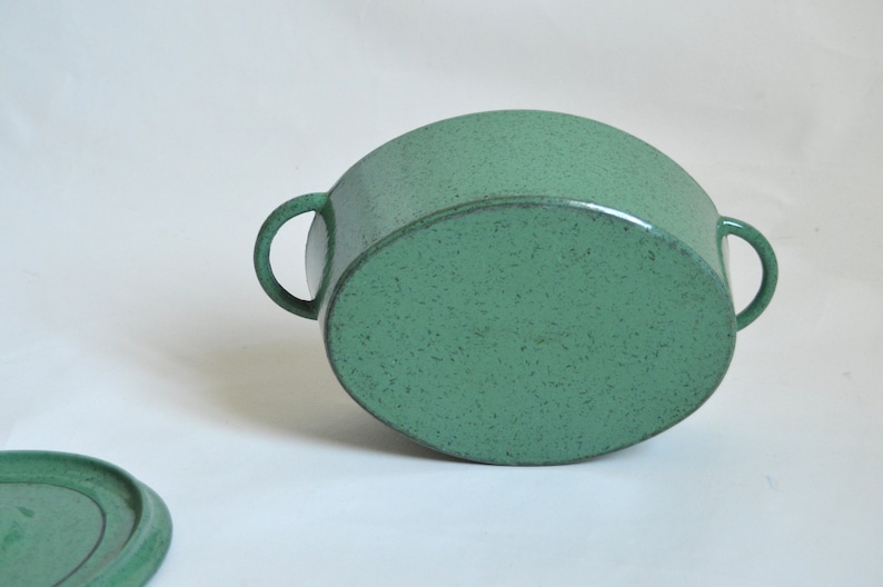 Green enameled cast iron casserole dish image 10