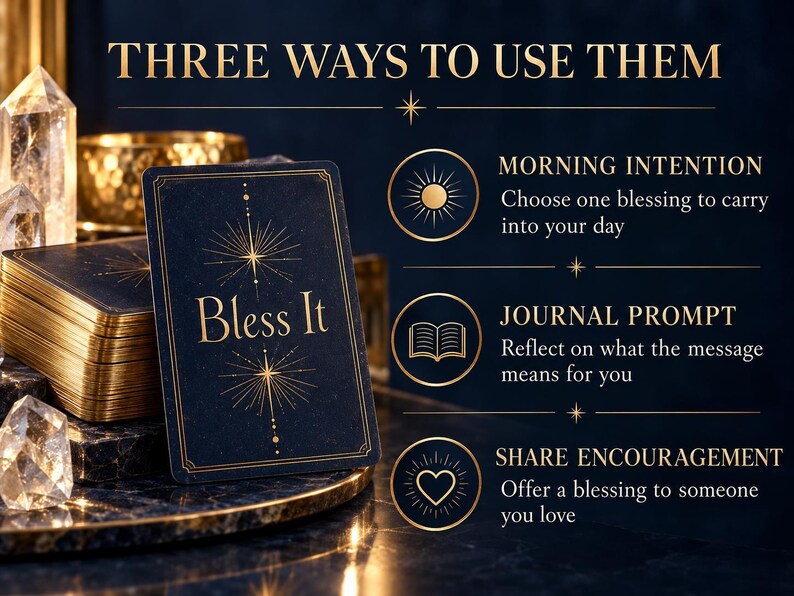 K&ouml;nnte beinhalten: Ein Kartendeck in Dunkelblau mit Goldkanten und Sternenmotiven. Eine Karte tr&auml;gt die Aufschrift "Bless It". Der Text "THREE WAYS TO USE THEM" steht &uuml;ber drei runden Symbolen: eine Sonne f&uuml;r "MORNING INTENTION", ein Buch f&uuml;r "JOURNAL PROMPT" und ein Herz f&uuml;r "SHARE ENCOURAGEMENT".