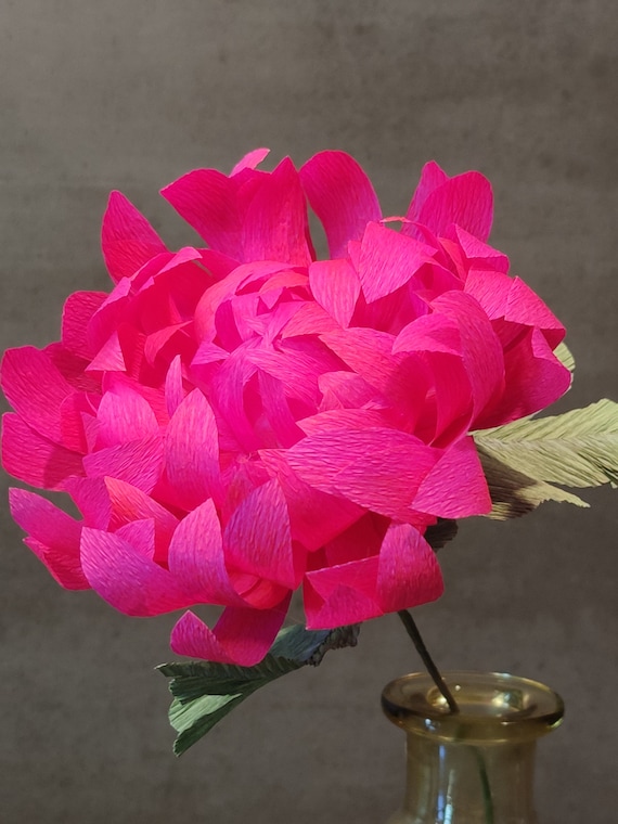 Fleur en papier crépon Chrysanthème vendu à l'unité couleur au choix pour apporter couleur et chaleur au coeur de l'automne